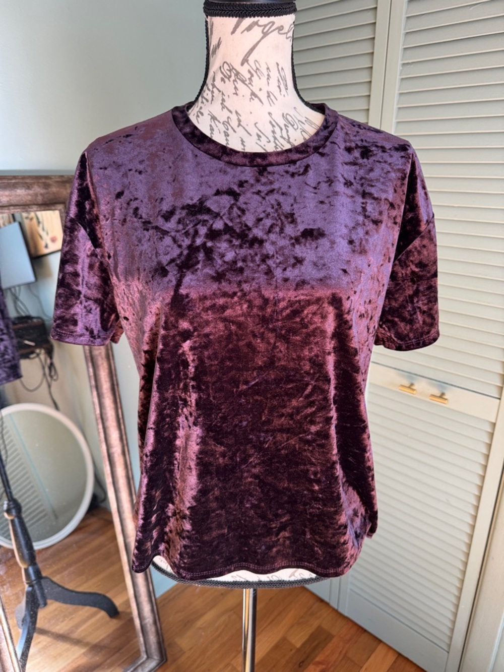 Eyeshadow Crushed Velvet Short Sleeve Tee - Plum Purple